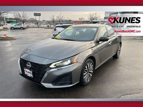 Used 2025 Nissan Altima 2.5 SV image 12