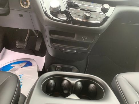 New 2026 Chrysler Pacifica Select FWD image 22