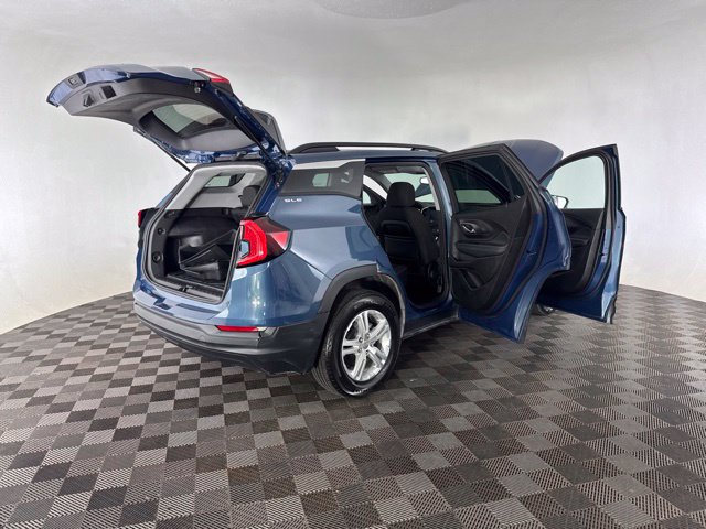 Used 2024 GMC Terrain SLE w/ Driver Convenience Package FWD image 14