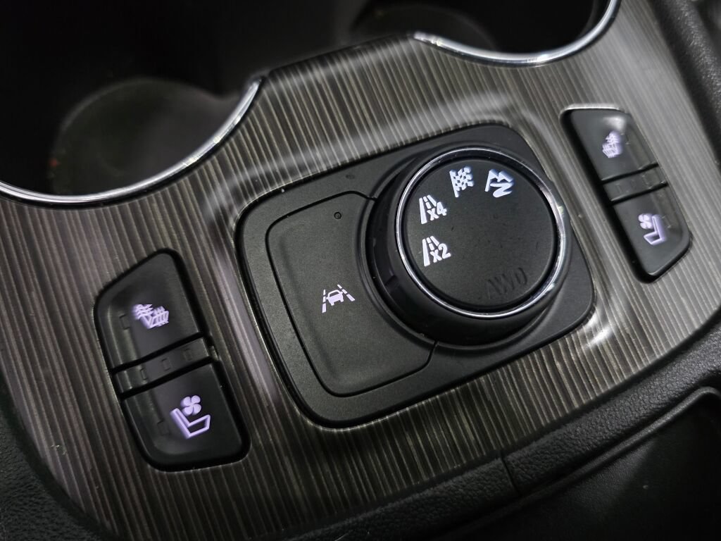 Used 2022 GMC Acadia SLT w/ Preferred Package AWD/4WD image 16
