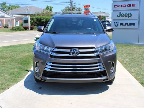 Used 2019 Toyota Highlander Limited AWD/4WD image 6