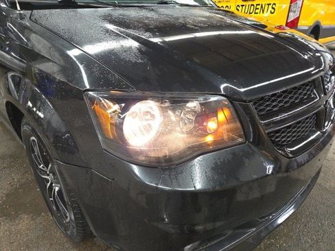 Used 2019 Dodge Grand Caravan GT image 2