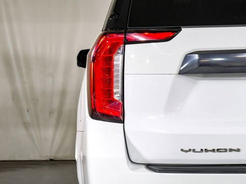 Used 2021 GMC Yukon XL AT4 w/ AT4 Premium Package image 44