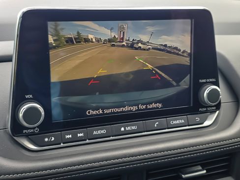 Used 2025 Nissan Rogue SV FWD image 15