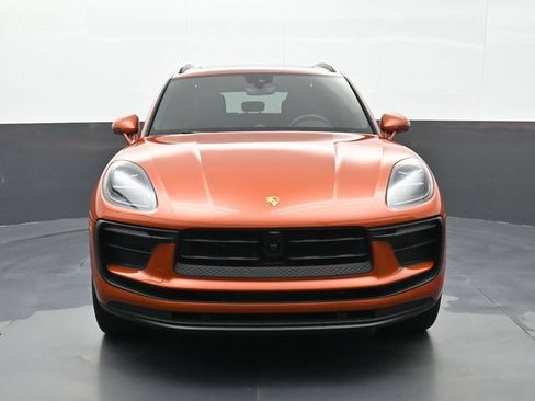 Certified 2025 Porsche Macan AWD/4WD image 24