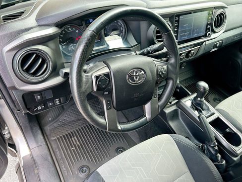 Used 2022 Toyota Tacoma TRD Off-Road AWD/4WD image 37