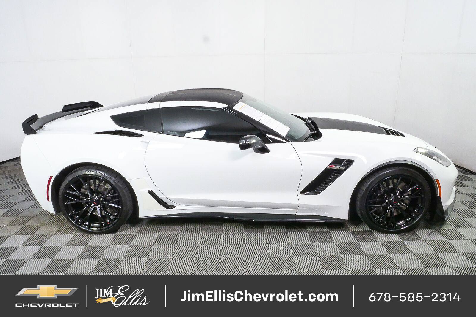 Used 2018 Chevrolet Corvette Z06 RWD image 2