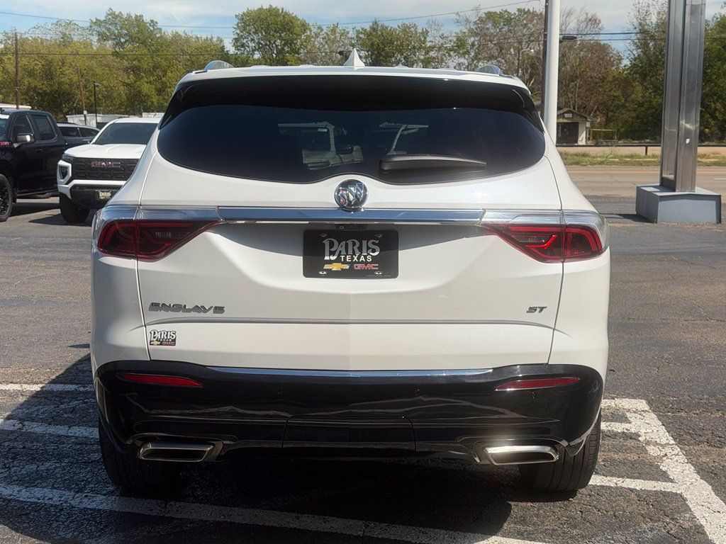 Used 2022 Buick Enclave Essence w/ Sport Touring Edition FWD image 5