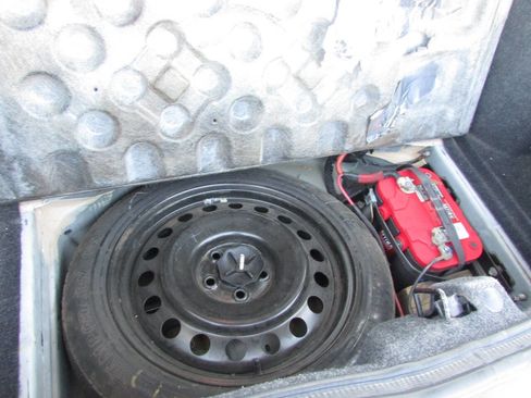 Used 2010 Dodge Challenger SE image 26