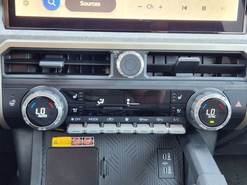 Used 2024 Toyota Tacoma 4x4 Double Cab Hybrid image 19