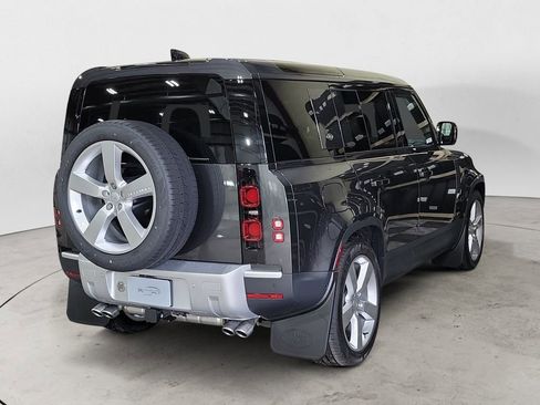 Used 2024 Land Rover Defender 110 SE image 5
