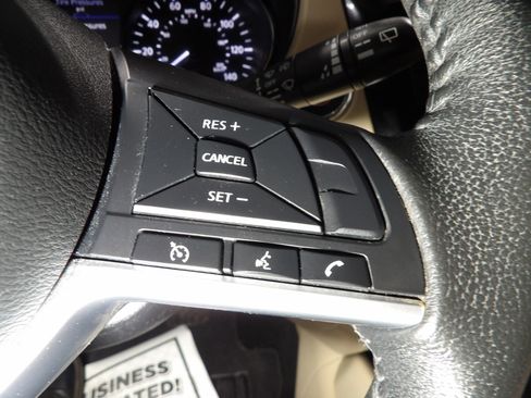 Used 2019 Nissan Rogue SV image 17