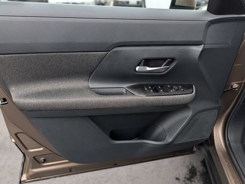 Used 2025 Nissan Kicks SV FWD image 19