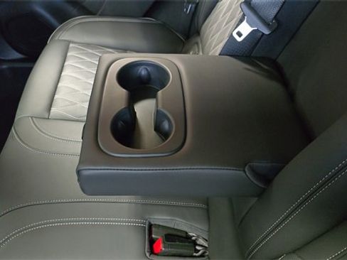 Used 2023 Buick Envision Avenir image 16