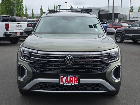 Used 2025 Volkswagen Atlas Peak Edition SE AWD/4WD image 44