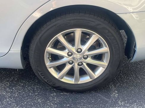 Used 2010 Toyota Camry Hybrid w/ Upgrade Pkg FWD image 13