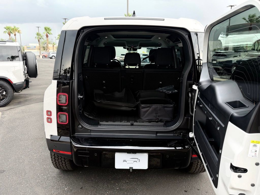 New 2026 Land Rover Defender 110 S AWD/4WD image 17