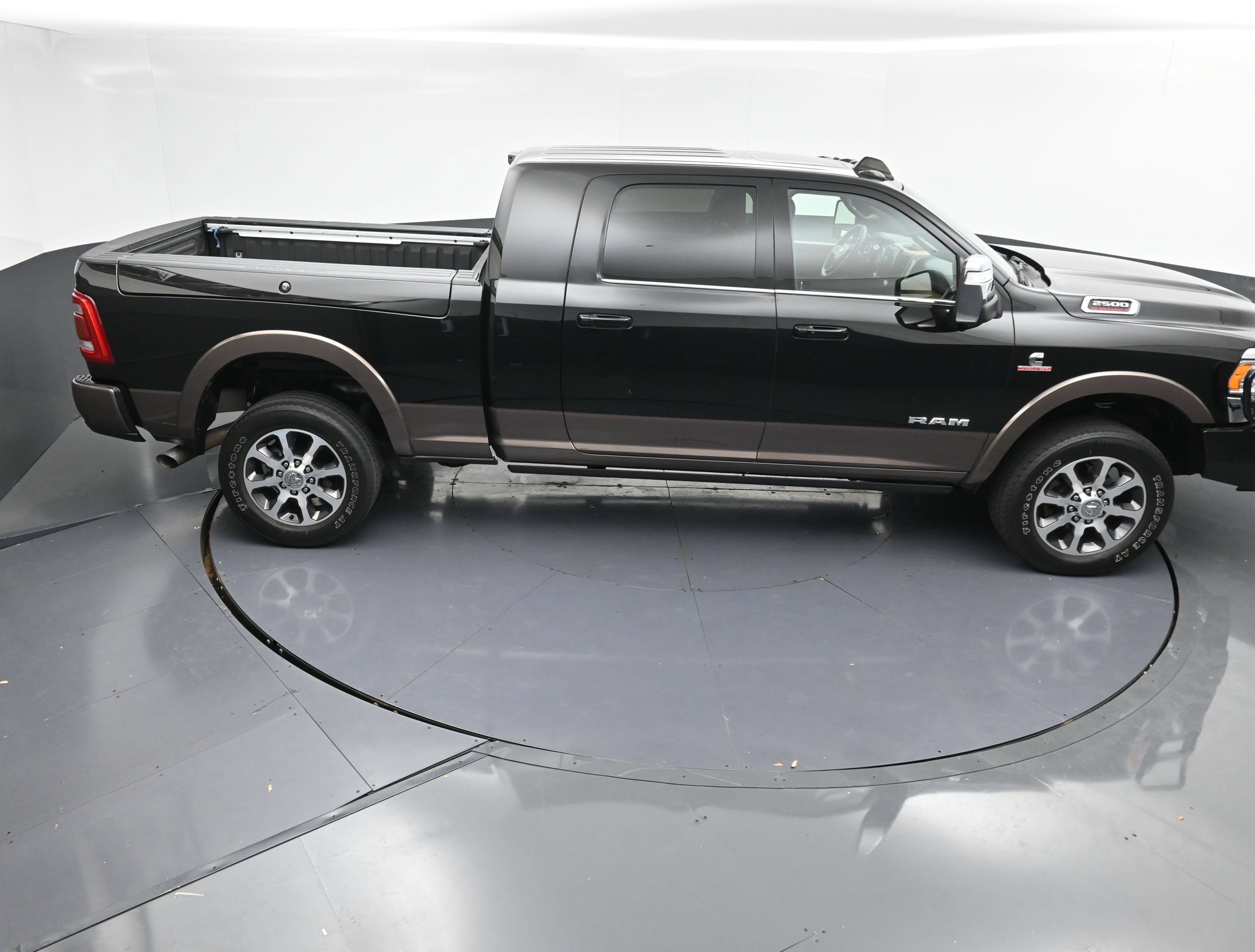 Used 2024 RAM 2500 Limited w/ Towing Technology Group AWD/4WD image 40