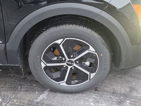 Certified 2023 Kia Niro EX image 8