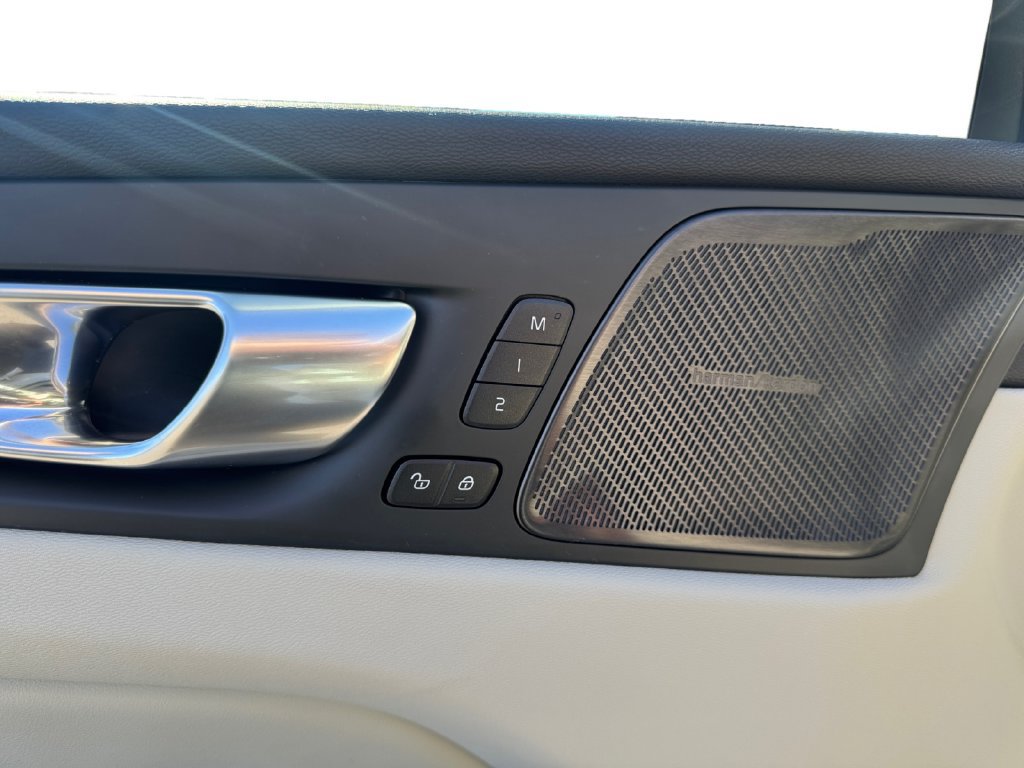 Certified 2024 Volvo XC60 B5 Plus w/ Climate Package AWD/4WD image 15