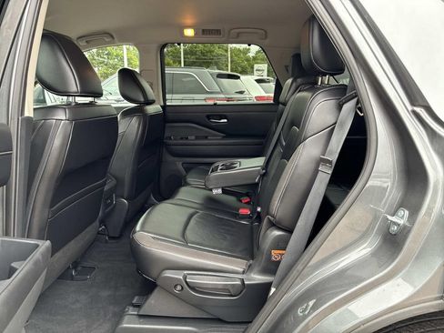 Certified 2025 Nissan Pathfinder SL AWD/4WD image 16