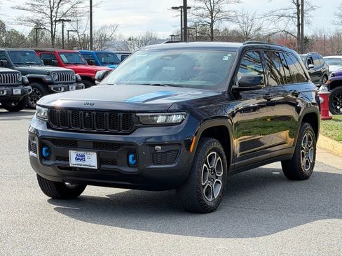 Used 2023 Jeep Grand Cherokee Trailhawk image 2