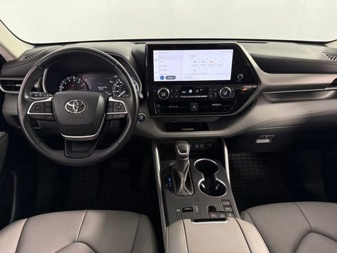 Used 2023 Toyota Highlander XLE FWD image 26
