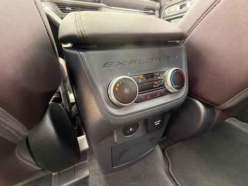 Used 2025 Ford Explorer Platinum w/ LUX Leather Package AWD/4WD image 31