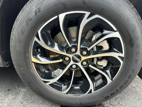 Used 2025 Lincoln Nautilus Premier image 7