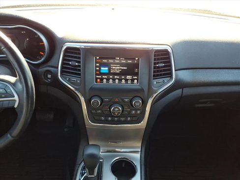 Used 2018 Jeep Grand Cherokee Laredo image 10