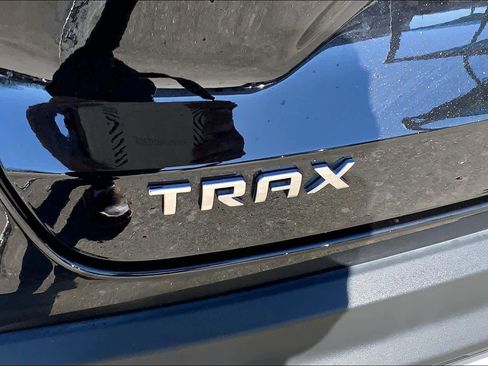 Used 2025 Chevrolet Trax LT w/ LT Convenience Package image 30