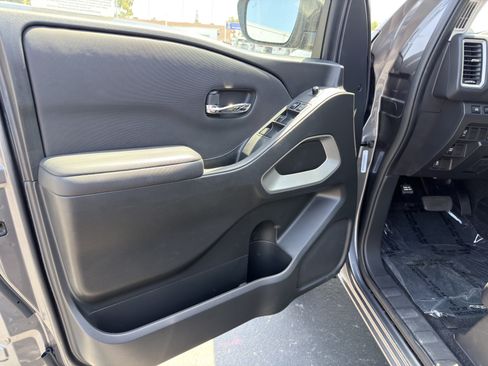 Used 2024 Nissan Frontier SV w/ SV Convenience Package RWD image 25