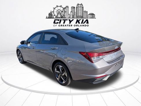 Used 2023 Hyundai Elantra SEL w/ Convenience Package FWD image 4