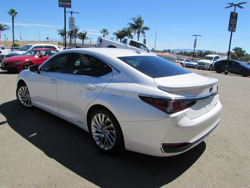 Used 2021 Lexus ES 300h w/ Accessory Package FWD image 5