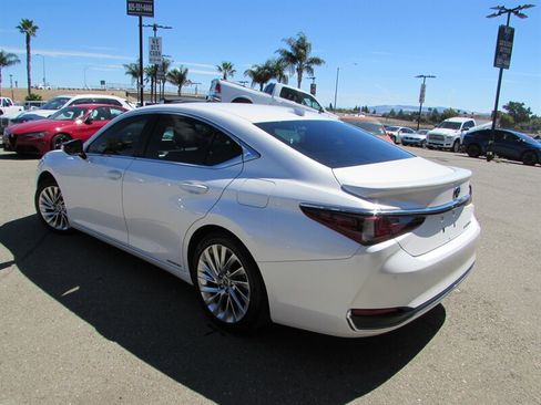 Used 2021 Lexus ES 300h w/ Accessory Package FWD image 5