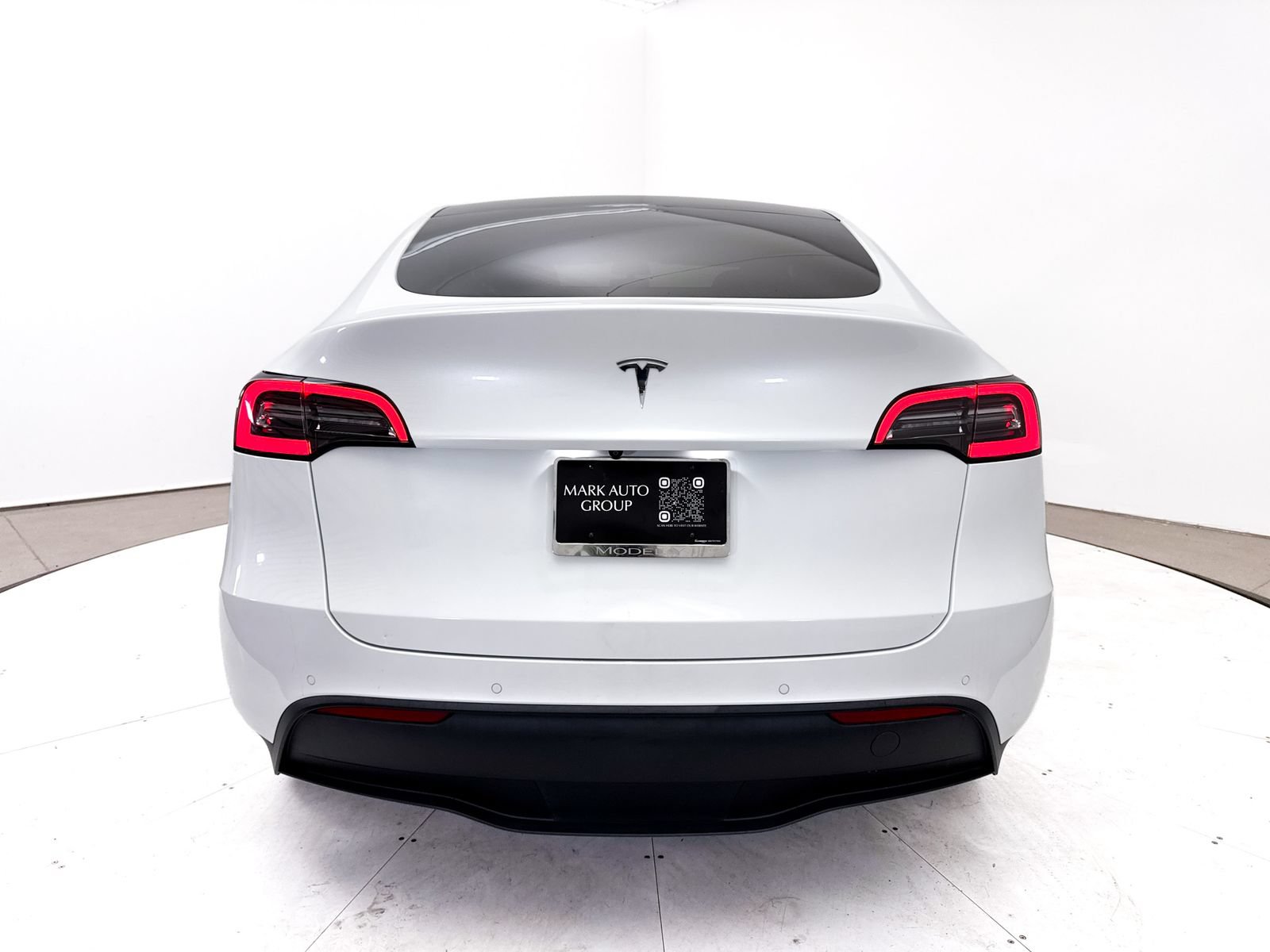 Used 2022 Tesla Model Y Long Range AWD/4WD image 17