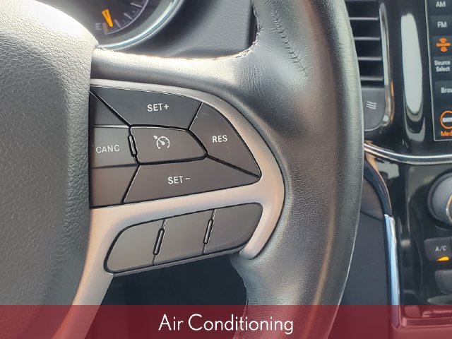 Used 2022 Jeep Grand Cherokee Laredo X AWD/4WD image 14