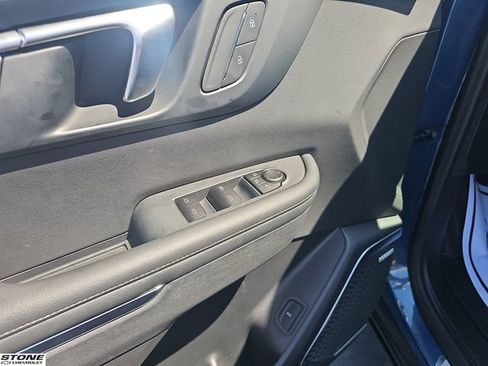 Certified 2025 Buick Enclave Preferred FWD image 11