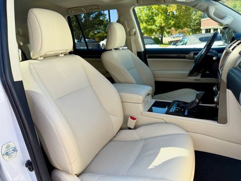 Used 2020 Lexus GX 460 Premium image 28