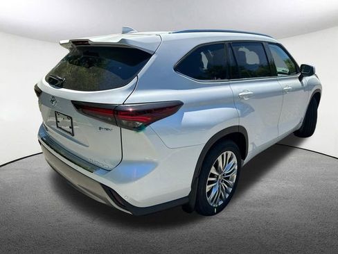 New 2026 Toyota Highlander Platinum AWD/4WD image 9