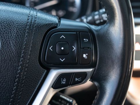 Used 2017 Toyota Highlander Limited image 35
