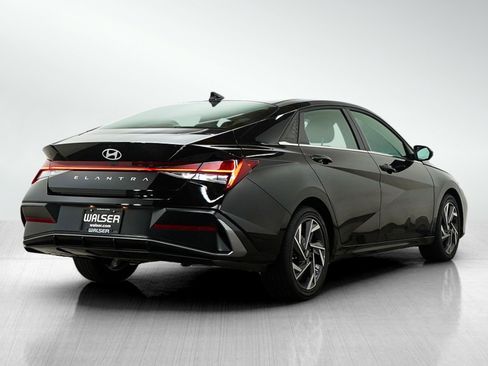 Used 2025 Hyundai Elantra SEL image 5