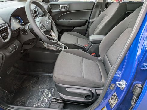 Used 2025 Hyundai Venue SE image 11