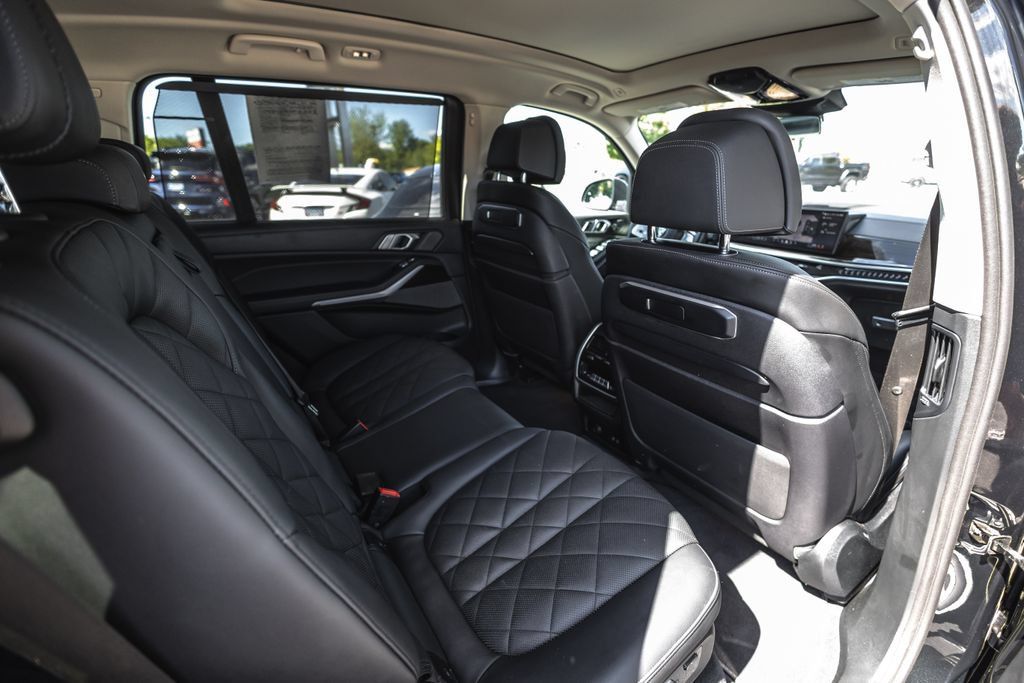 Used 2024 BMW X7 xDrive40i AWD/4WD image 29