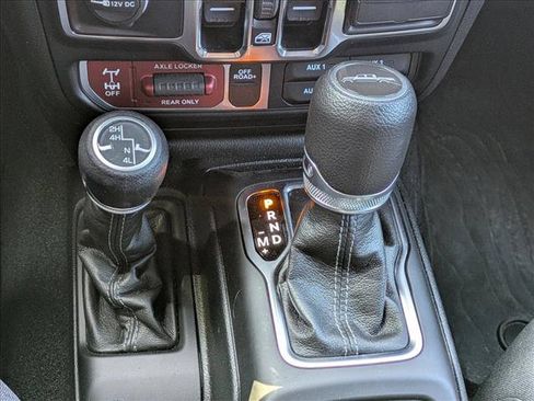 Used 2024 Jeep Gladiator Sport AWD/4WD image 13