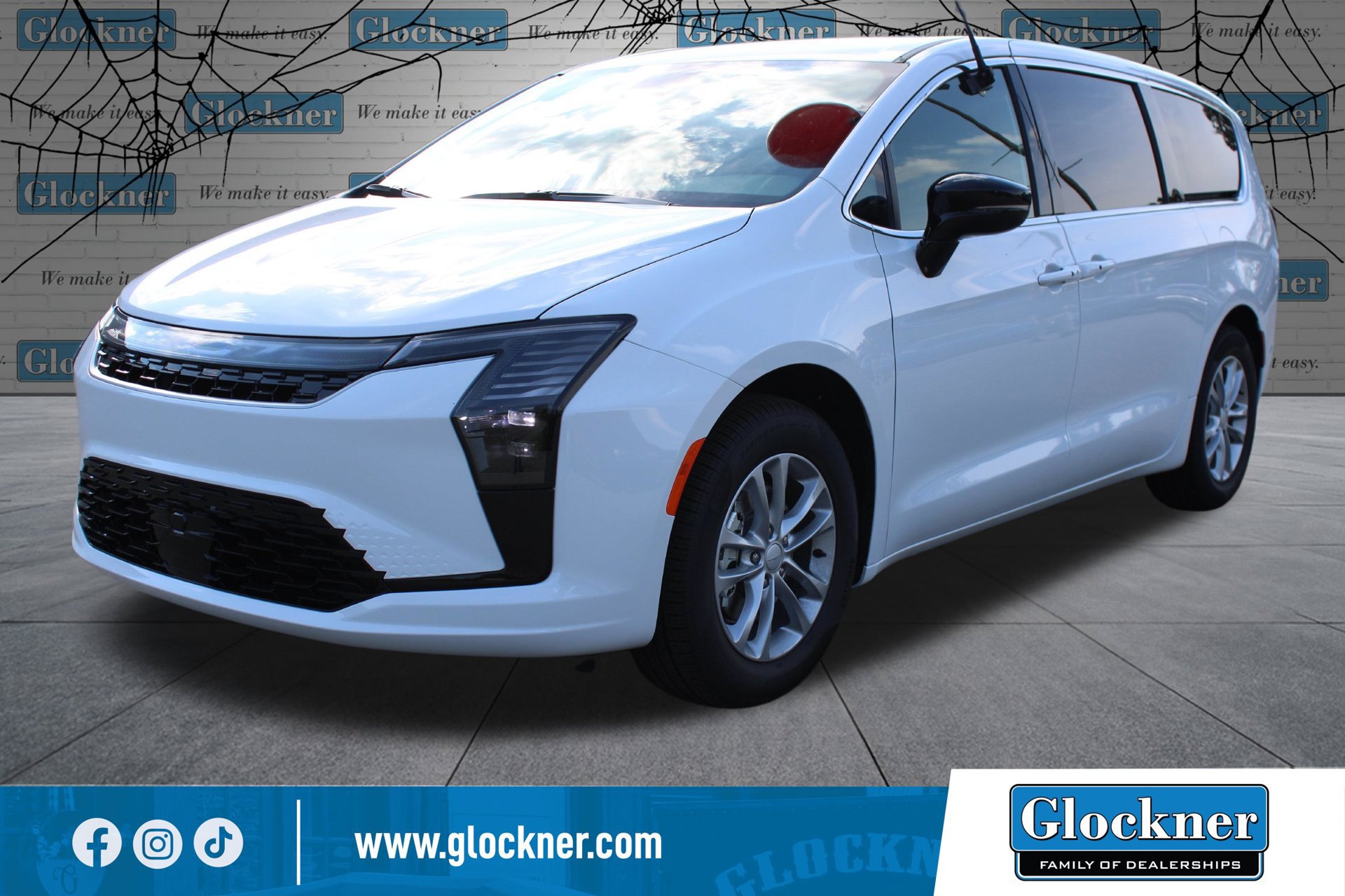 New 2027 Chrysler Pacifica Select FWD image 1