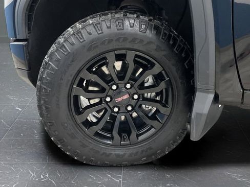 Used 2022 GMC Sierra 1500 AT4X image 41