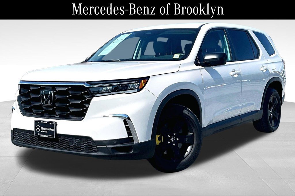 Used 2023 Honda Pilot LX image 2