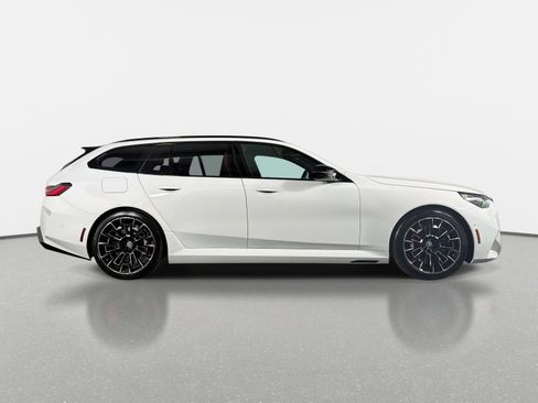 Used 2025 BMW M5 Touring AWD/4WD image 2