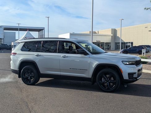 Used 2023 Jeep Grand Cherokee L Altitude image 6